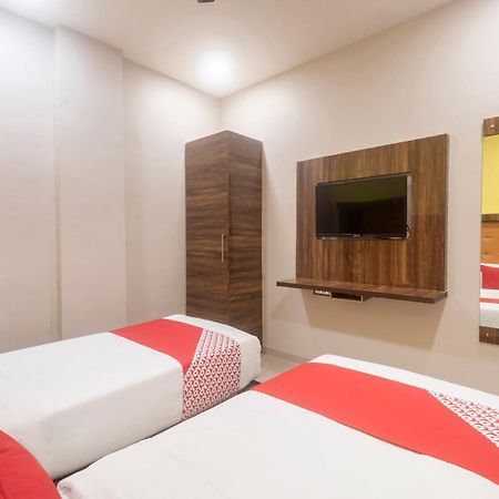 Hotel Blue Executive Near Chhatrapati Shivaji International Airport Bombaj Zewnętrze zdjęcie