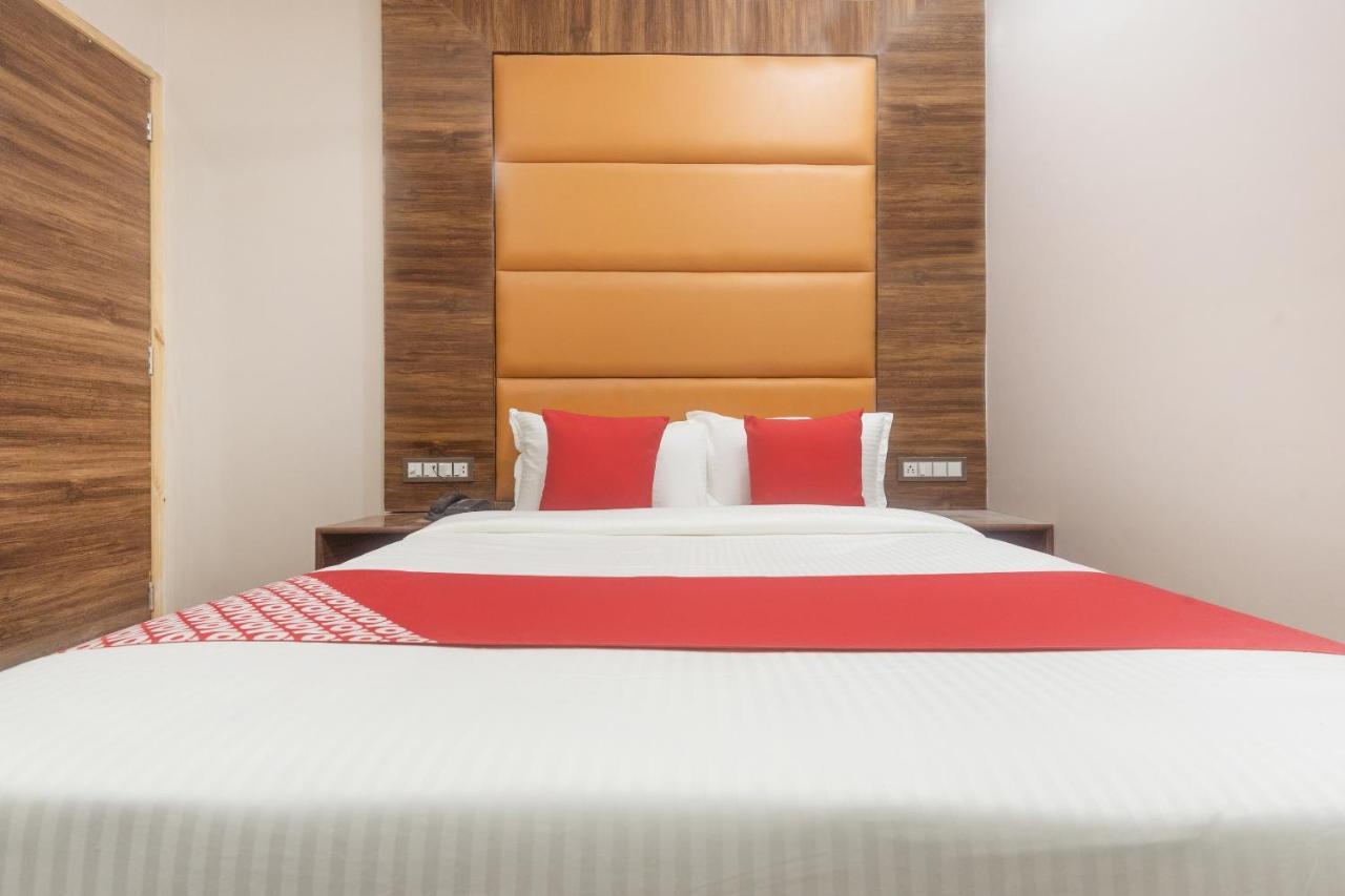 Hotel Blue Executive Near Chhatrapati Shivaji International Airport Bombaj Zewnętrze zdjęcie