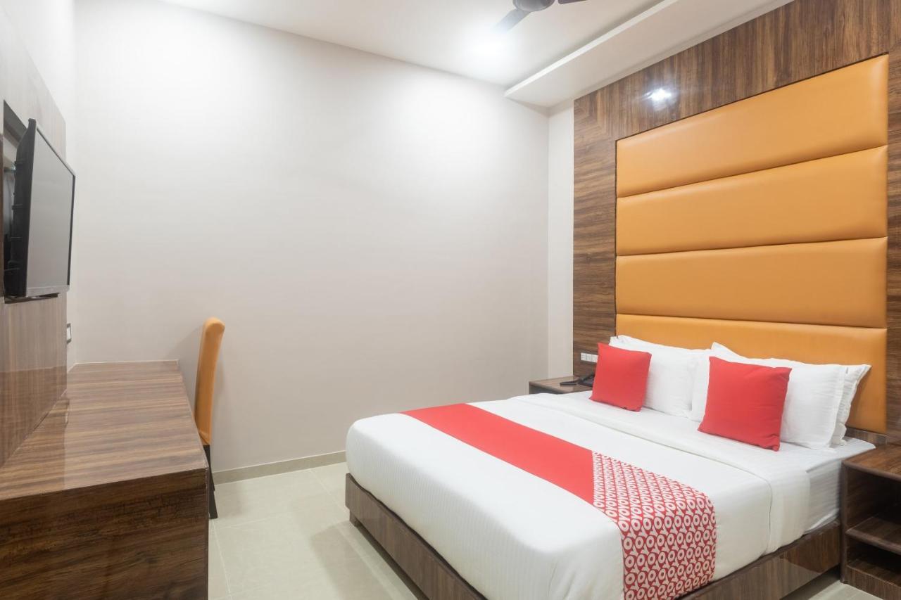 Hotel Blue Executive Near Chhatrapati Shivaji International Airport Bombaj Zewnętrze zdjęcie