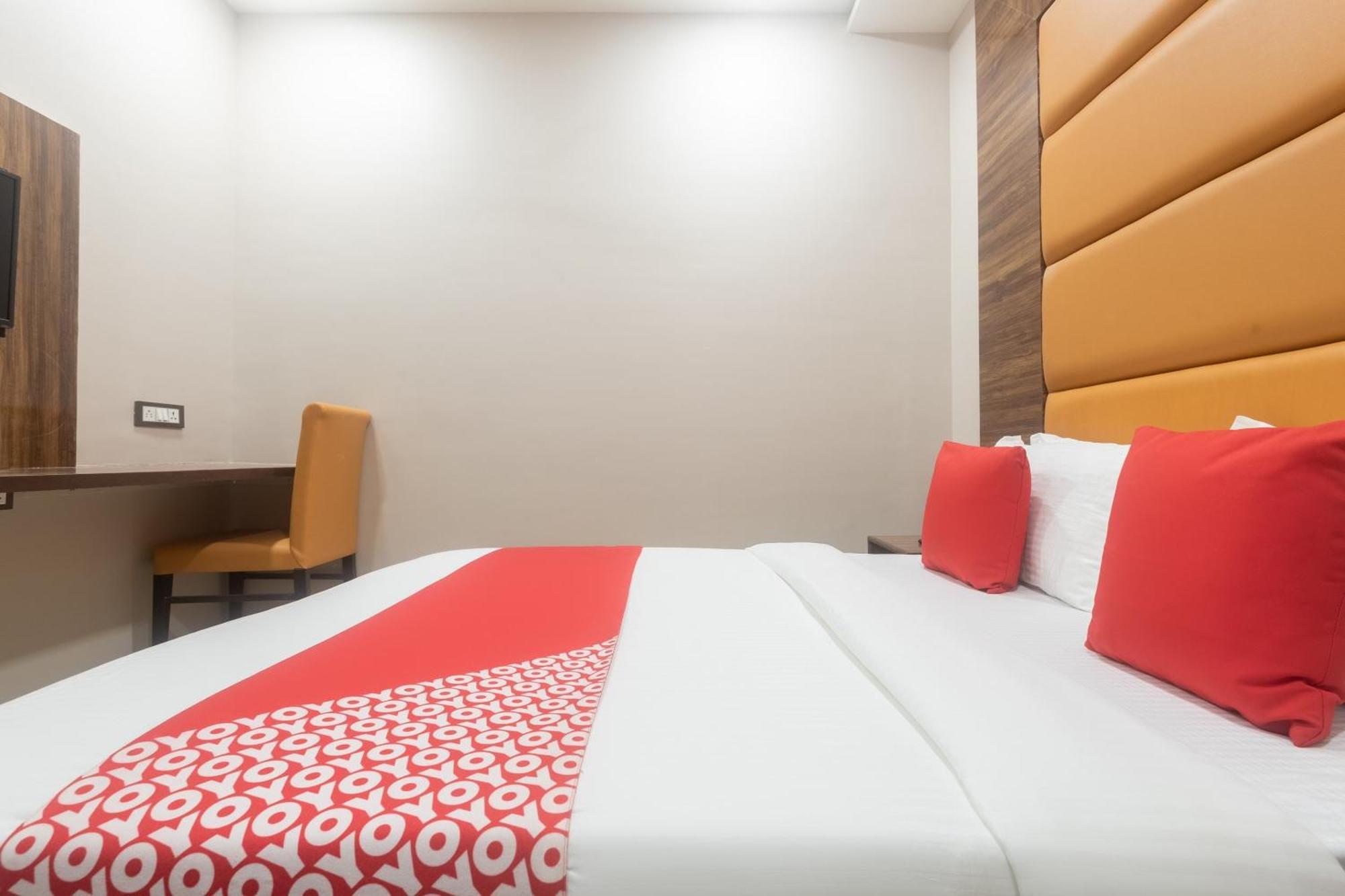 Hotel Blue Executive Near Chhatrapati Shivaji International Airport Bombaj Zewnętrze zdjęcie