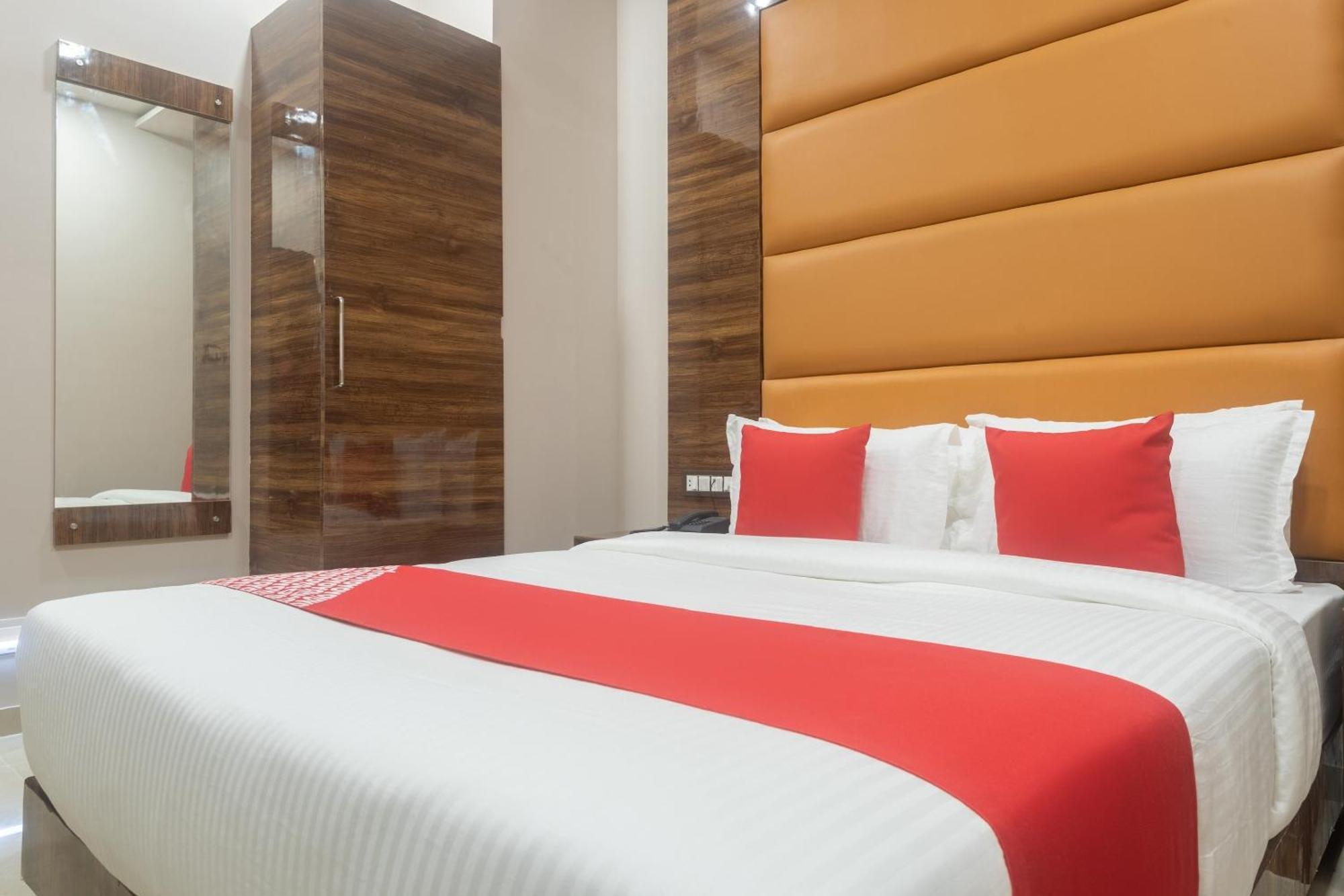 Hotel Blue Executive Near Chhatrapati Shivaji International Airport Bombaj Zewnętrze zdjęcie