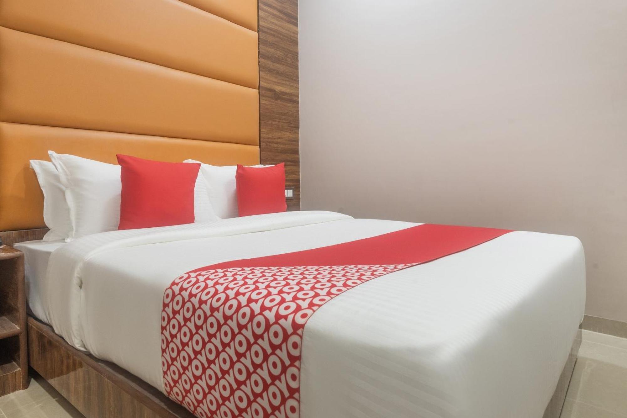 Hotel Blue Executive Near Chhatrapati Shivaji International Airport Bombaj Zewnętrze zdjęcie