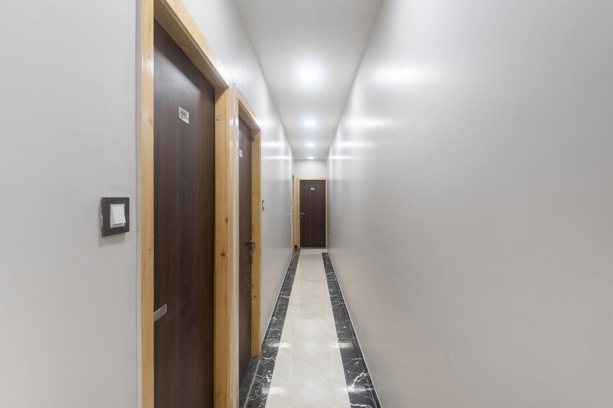 Hotel Blue Executive Near Chhatrapati Shivaji International Airport Bombaj Zewnętrze zdjęcie
