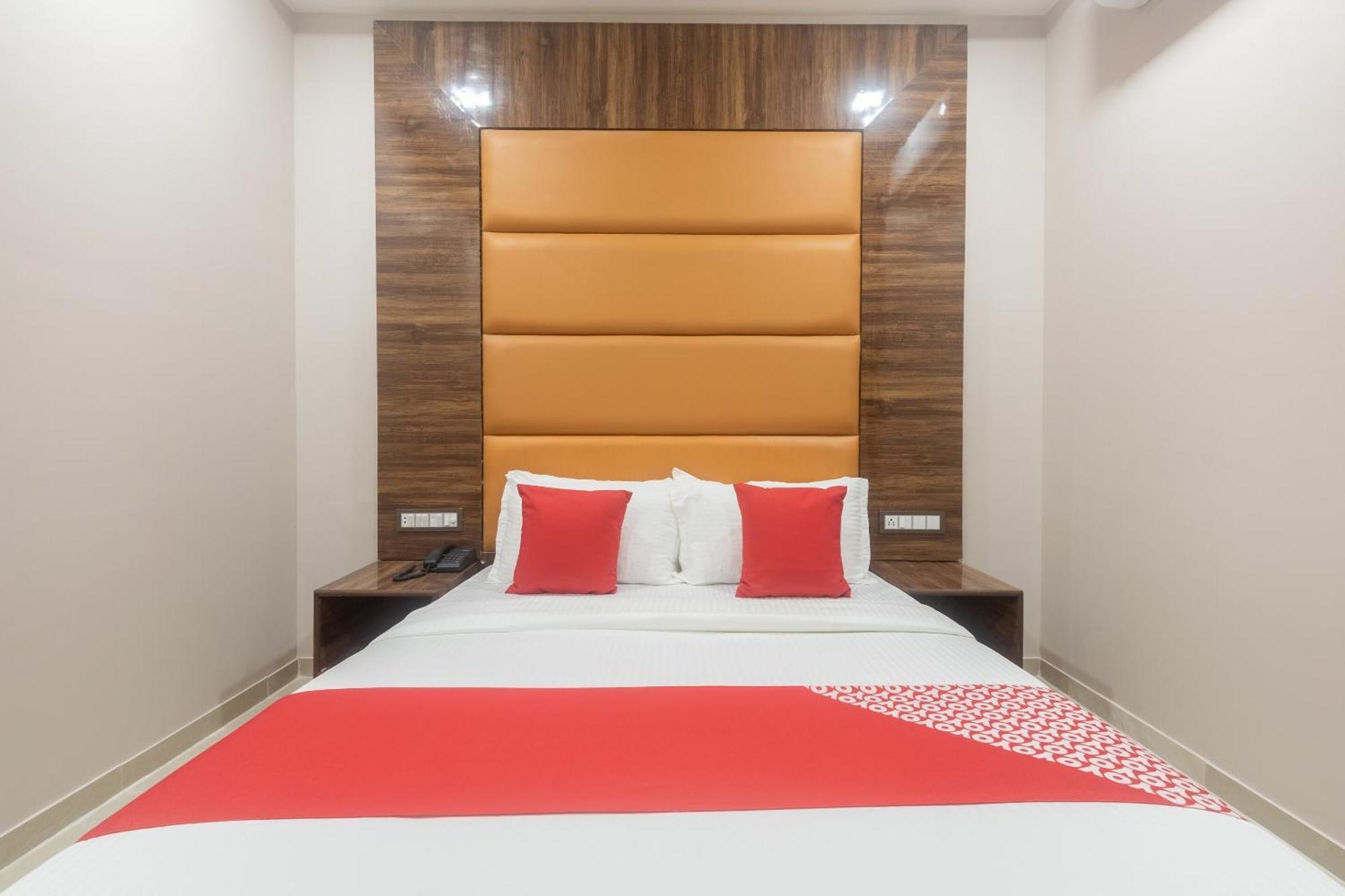 Hotel Blue Executive Near Chhatrapati Shivaji International Airport Bombaj Zewnętrze zdjęcie