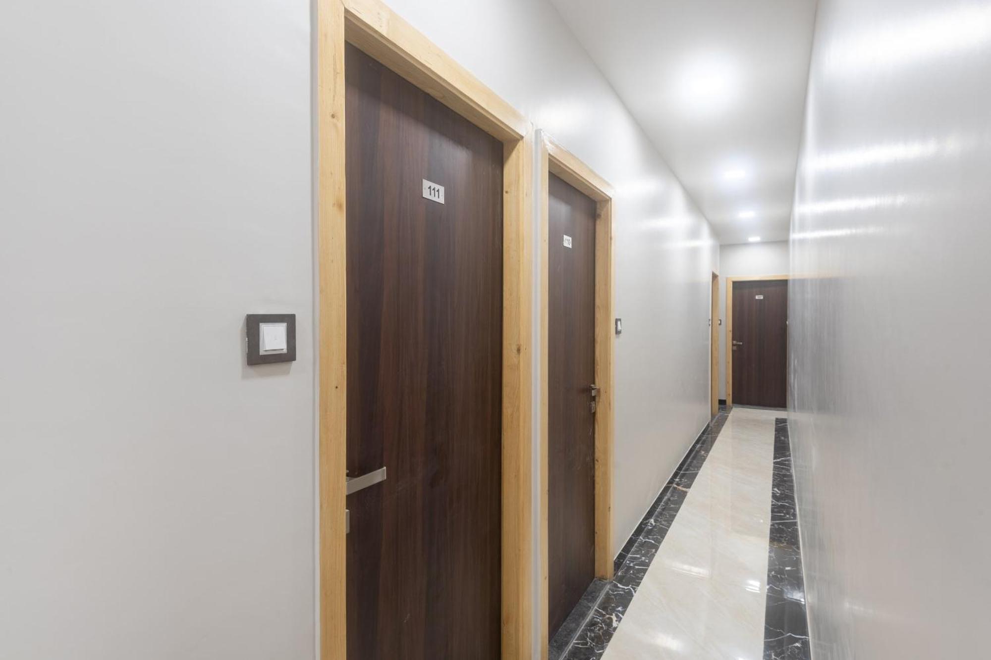 Hotel Blue Executive Near Chhatrapati Shivaji International Airport Bombaj Zewnętrze zdjęcie