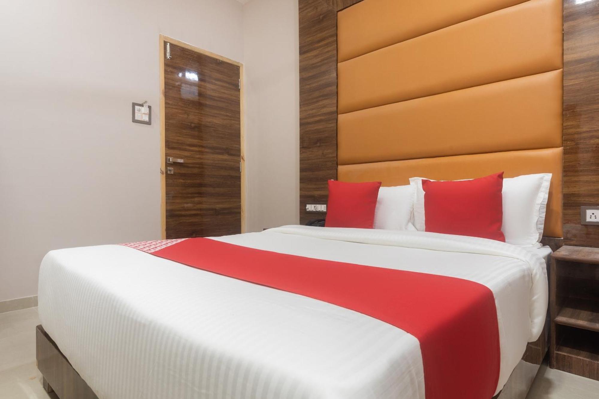 Hotel Blue Executive Near Chhatrapati Shivaji International Airport Bombaj Zewnętrze zdjęcie
